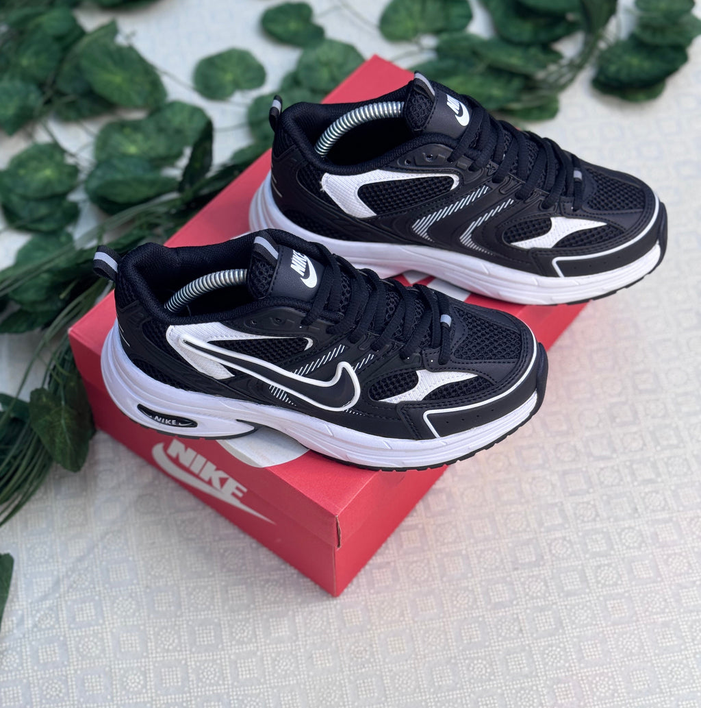 Nike V2K Run Siyah/Beyaz