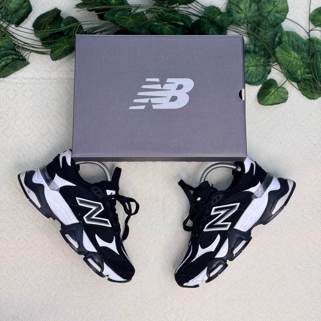 New Balance 9060 Siyah Beyaz