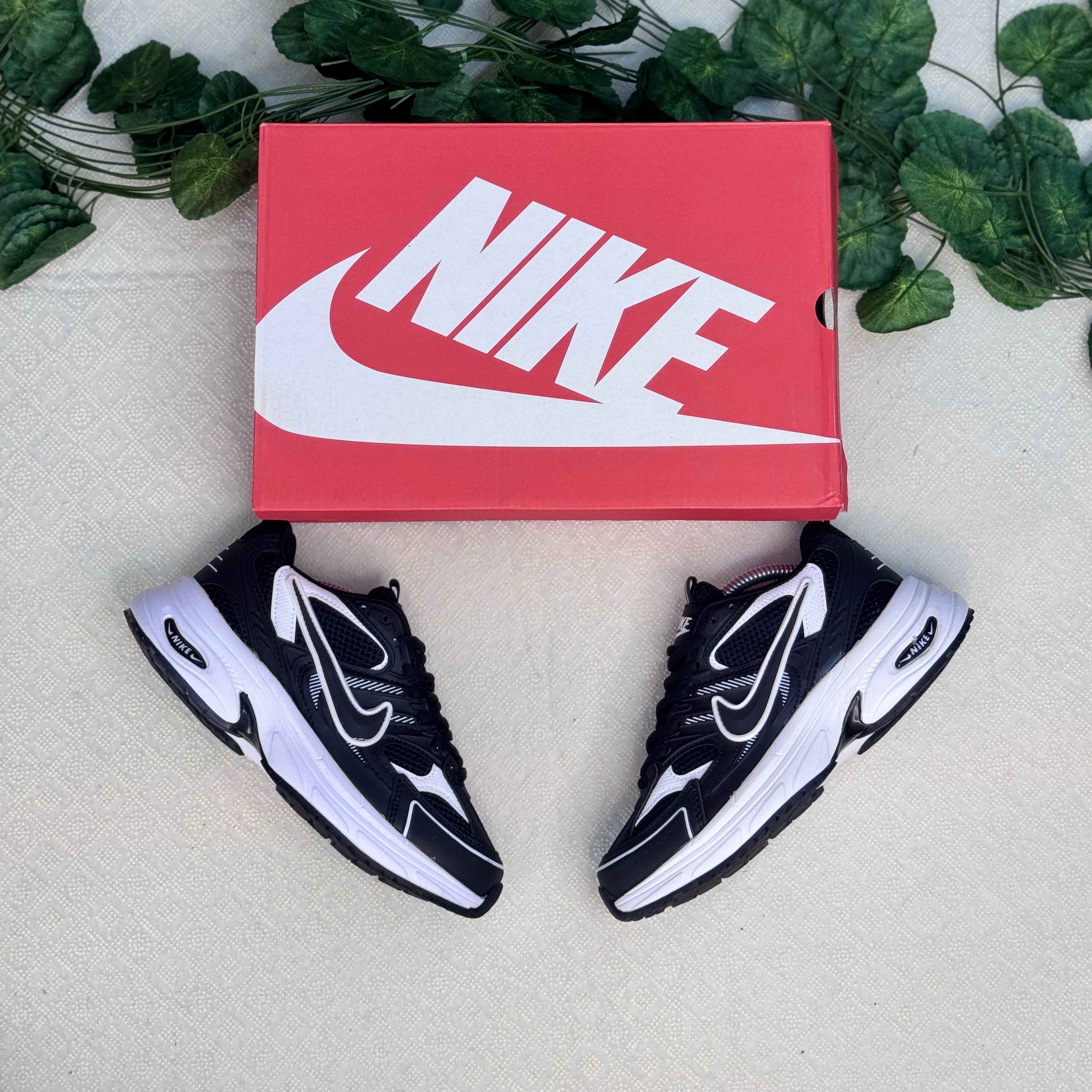 Nike V2K Run Siyah/Beyaz