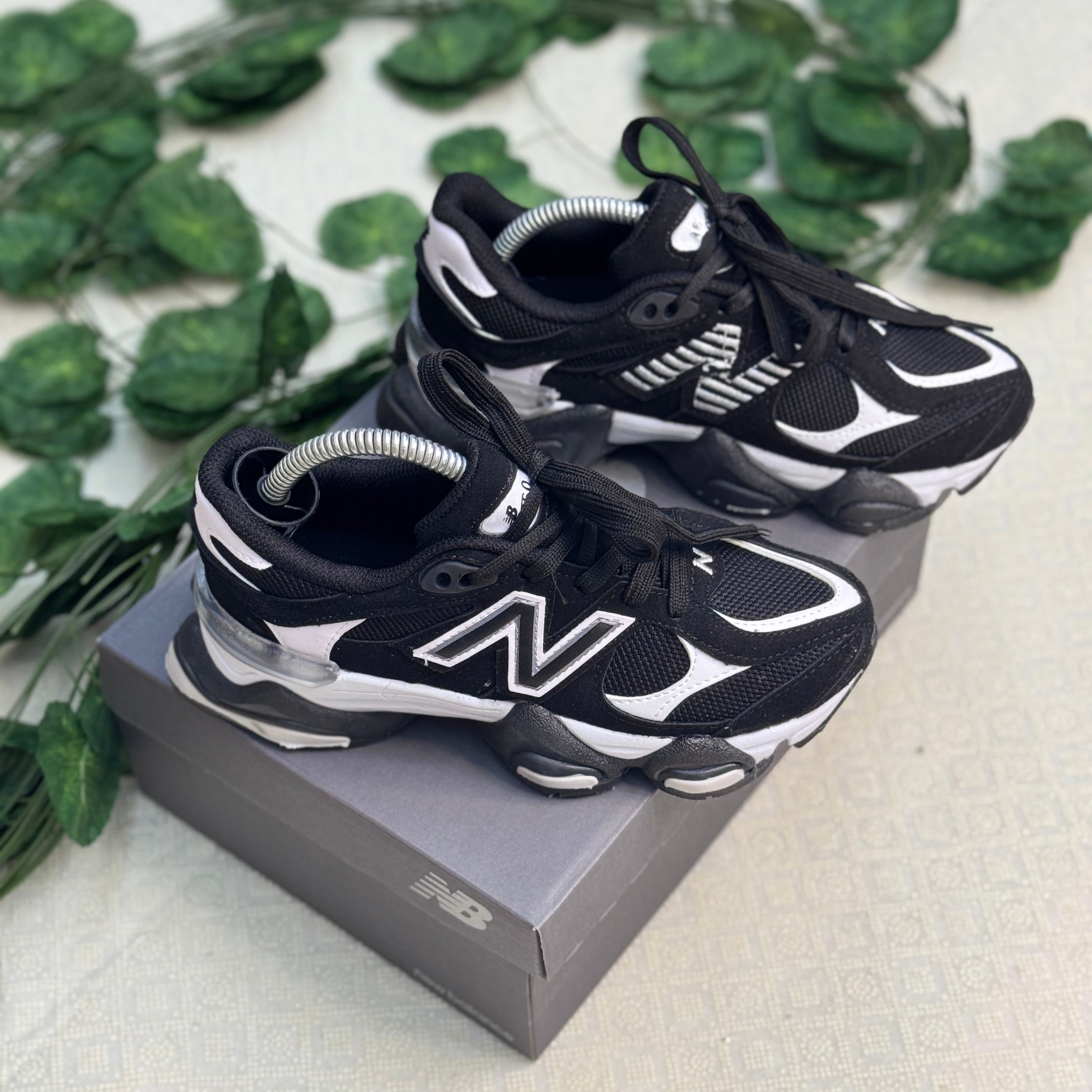 New Balance 9060 Siyah Beyaz