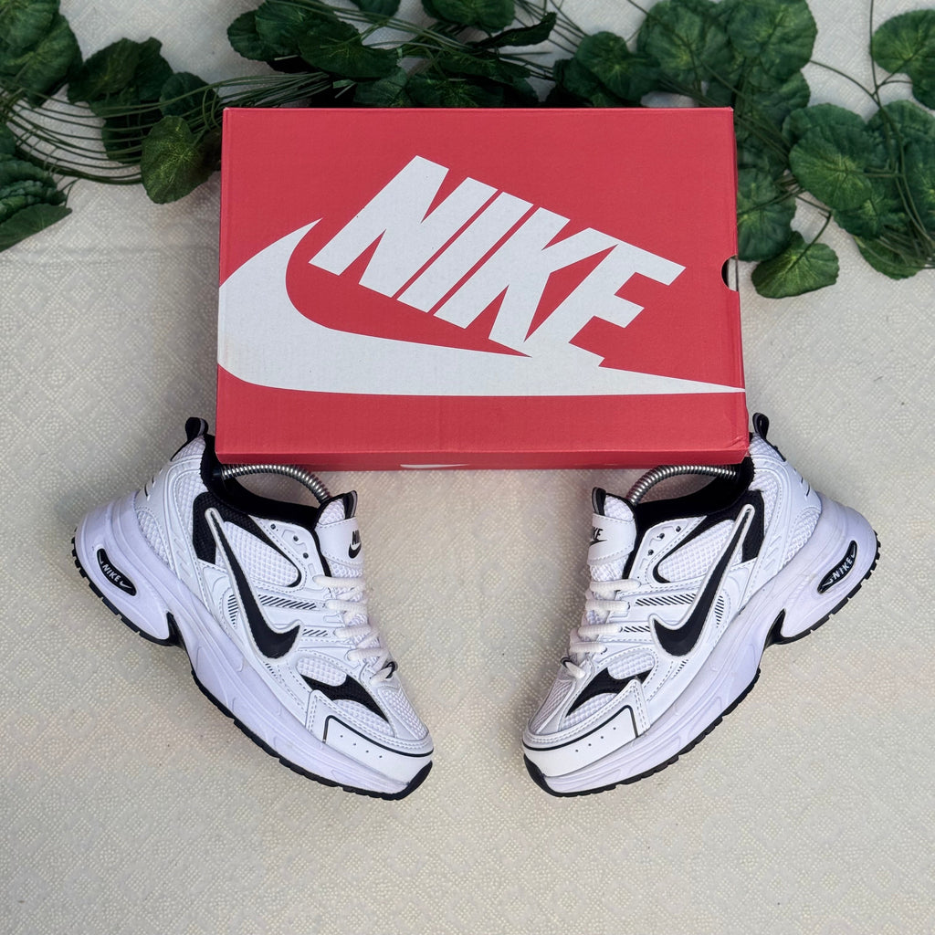 Nike V2K Run – Beyaz/Siyah