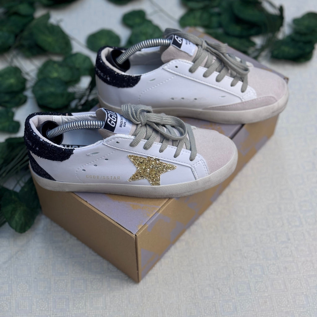 Golden Goose Super-Star Beyaz Altın Simli Siyah Topuk