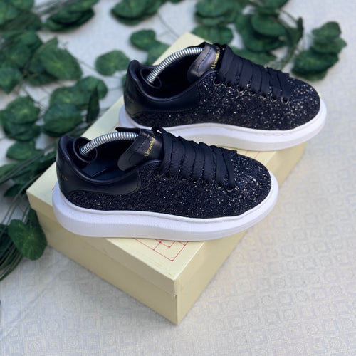 Alexander McQueen Oversized Sneaker – Lacivert Taşlı / Beyaz Taban Kadın
