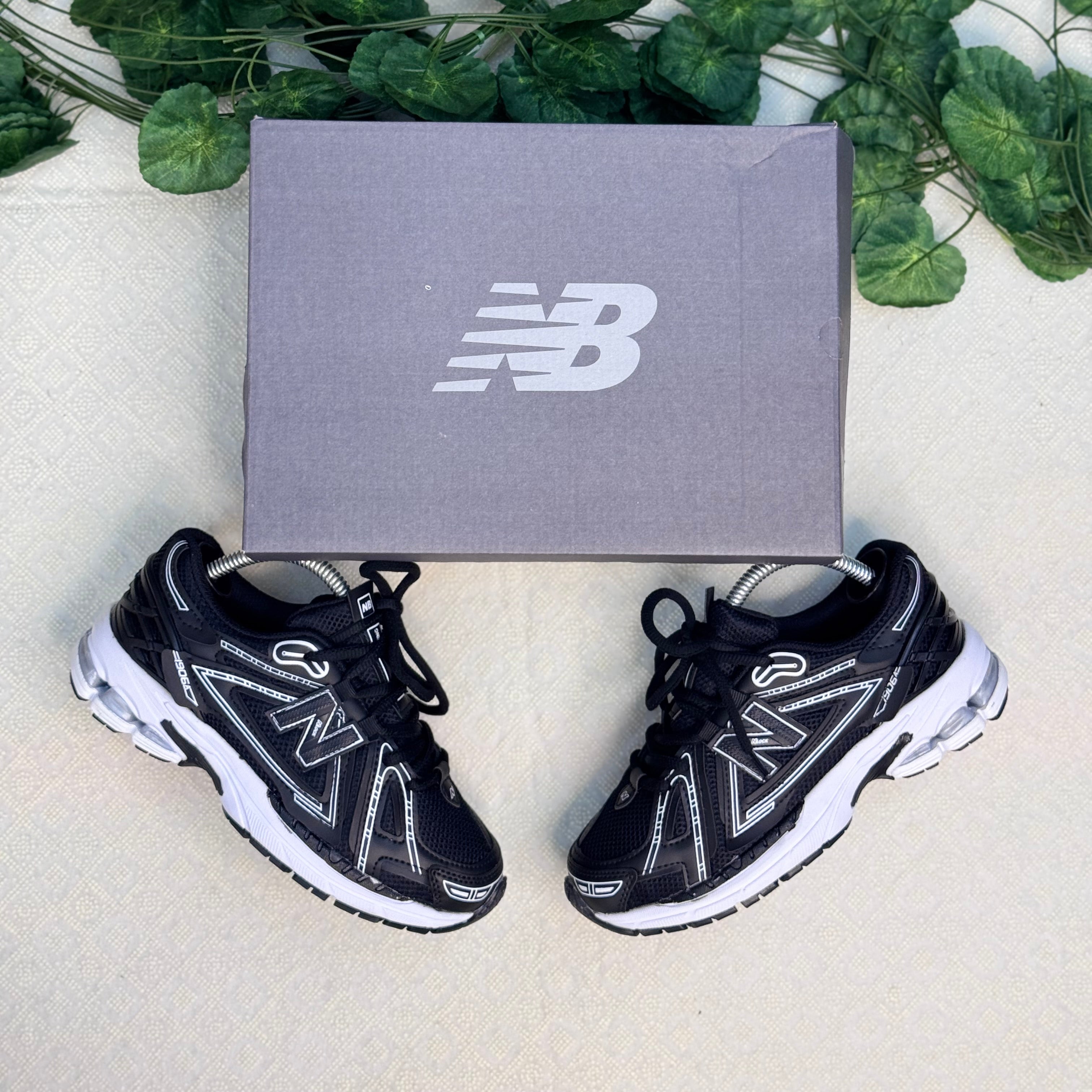 New Balance 1906R Siyah-Beyaz