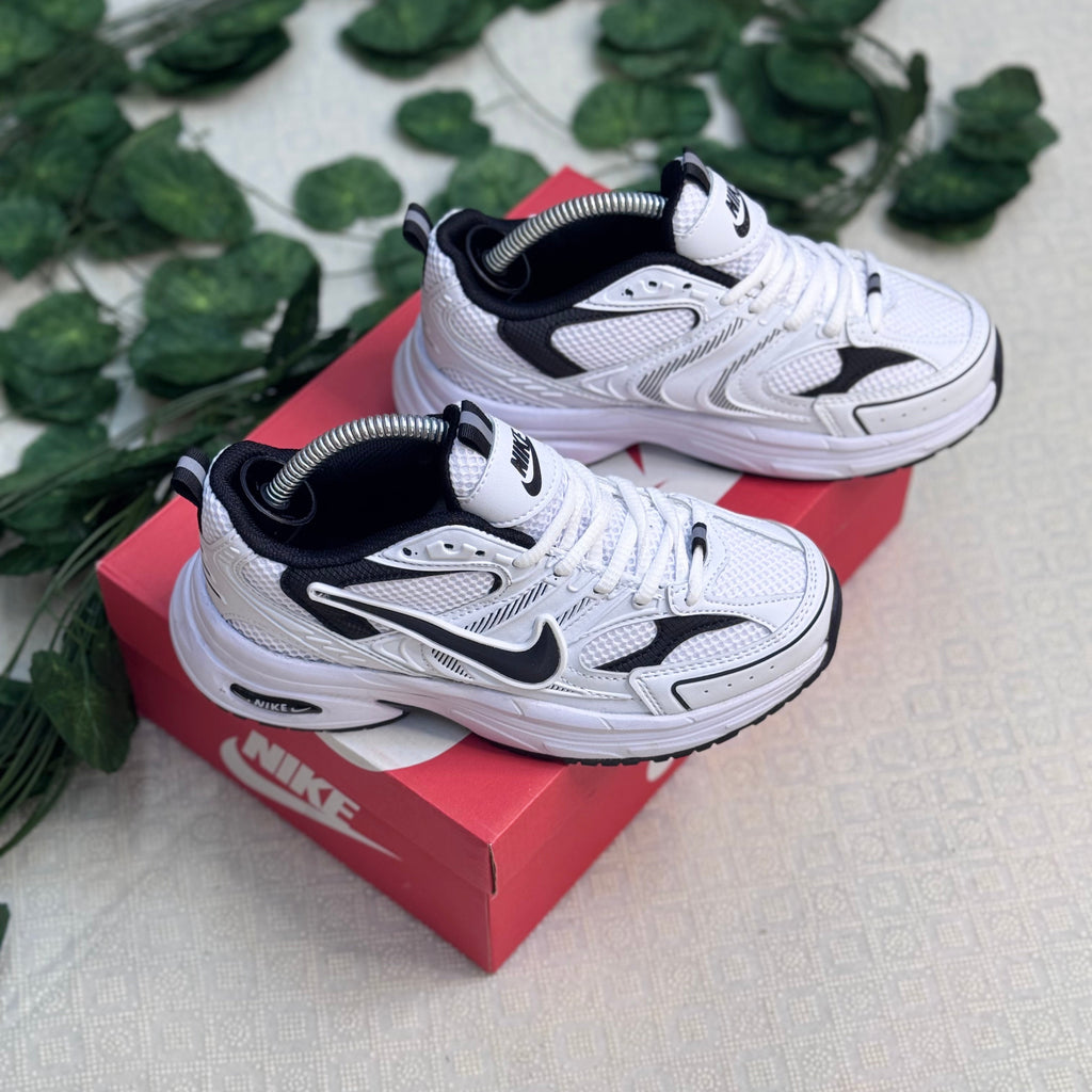Nike V2K Run – Beyaz/Siyah