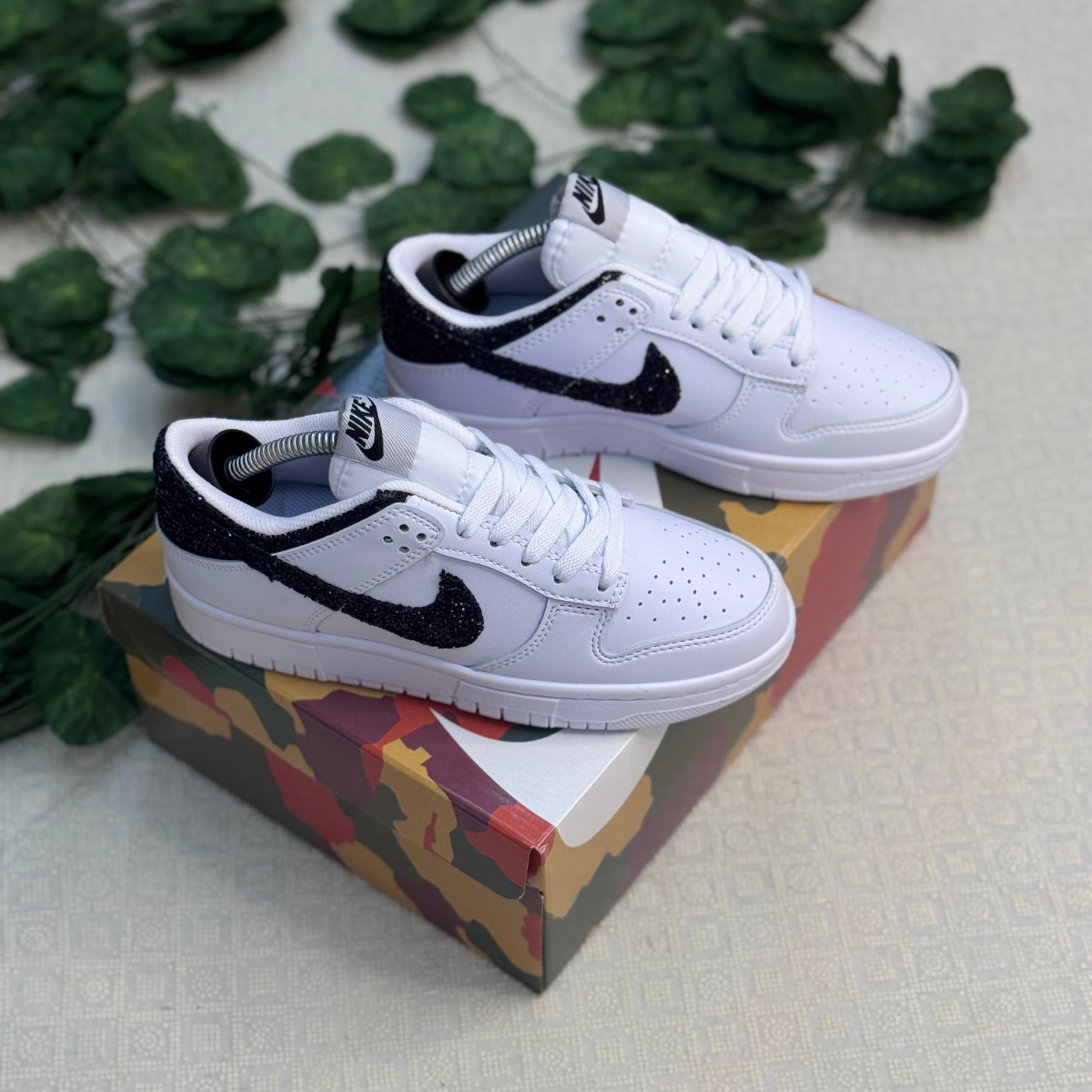 Nike SB Dunk Low Beyaz Siyah Simli