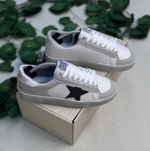 Golden Goose Super-Star Beyaz Siyah Yıldız