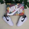 Nike SB Dunk Low Beyaz Siyah Simli