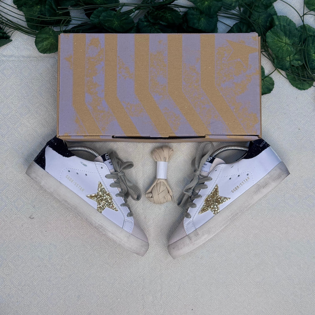 Golden Goose Super-Star Beyaz Altın Simli Siyah Topuk