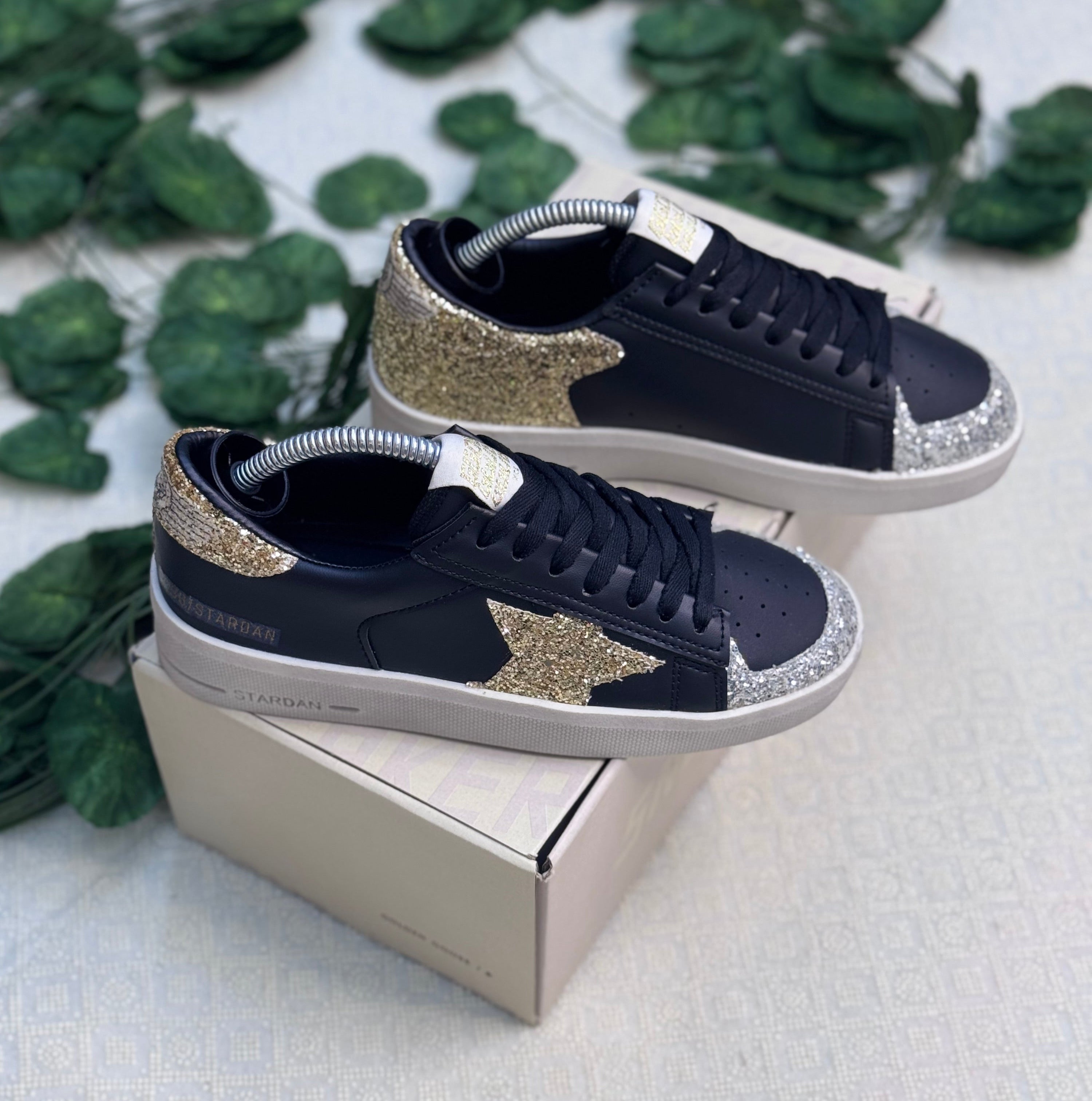 Golden Goose Super-Star Black Gold Glitter
